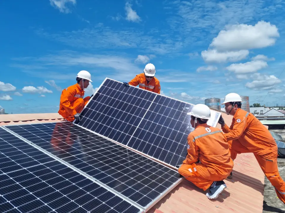 IC nguồn tích hợp cao cho ứng dụng thu năng lượng 30 Thu năng lượng từ mặt trời